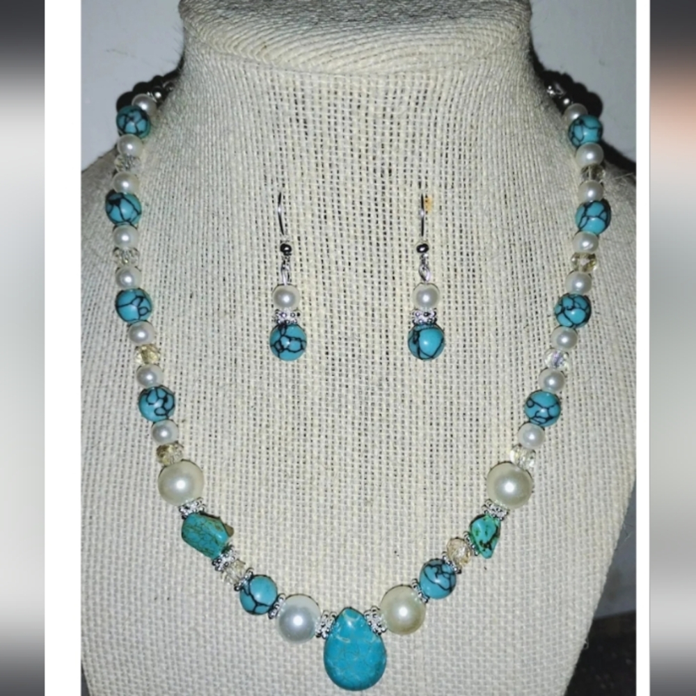 Elegant Natural Veined Turquoise and White Faux Pearl Choker Necklace Set